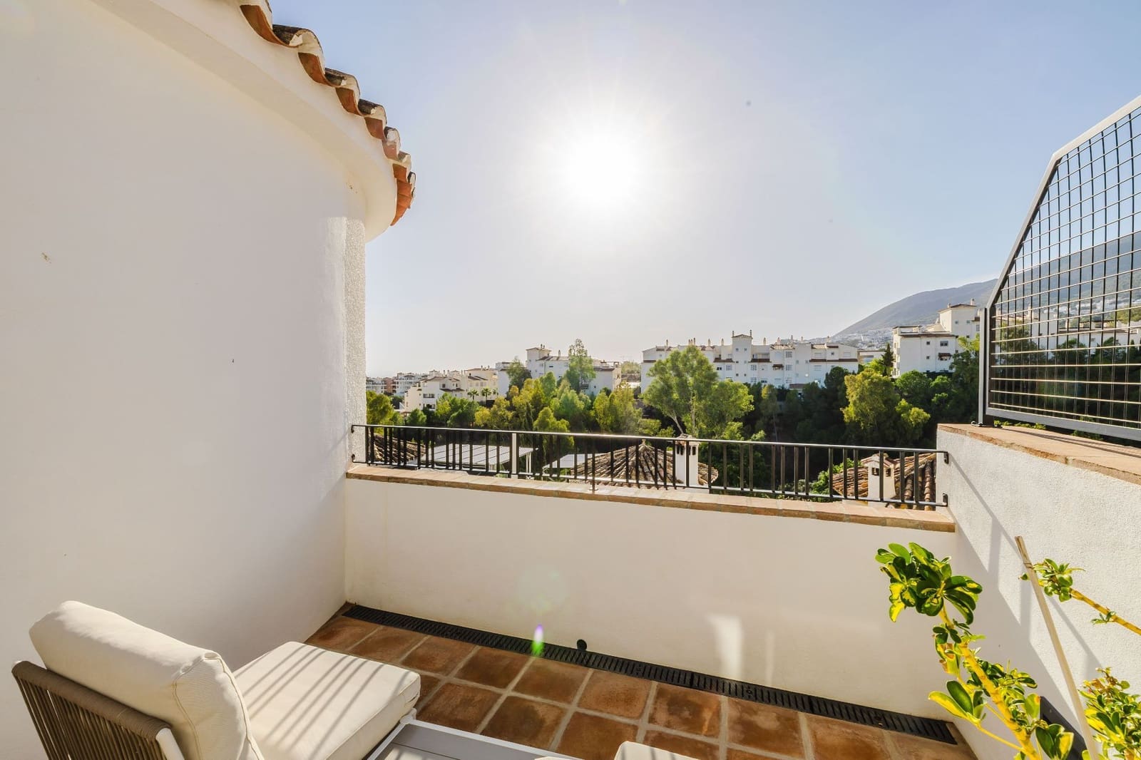 2 soveværelse Semi-Rækkehus til salg i Benalmadena med swimmingpool - € 425.000 (Ref: 9390142)