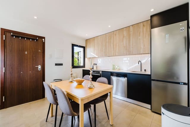 2 soveværelse Semi-Rækkehus til salg i Benalmádena med swimmingpool - € 425.000 (Ref: 9390142)