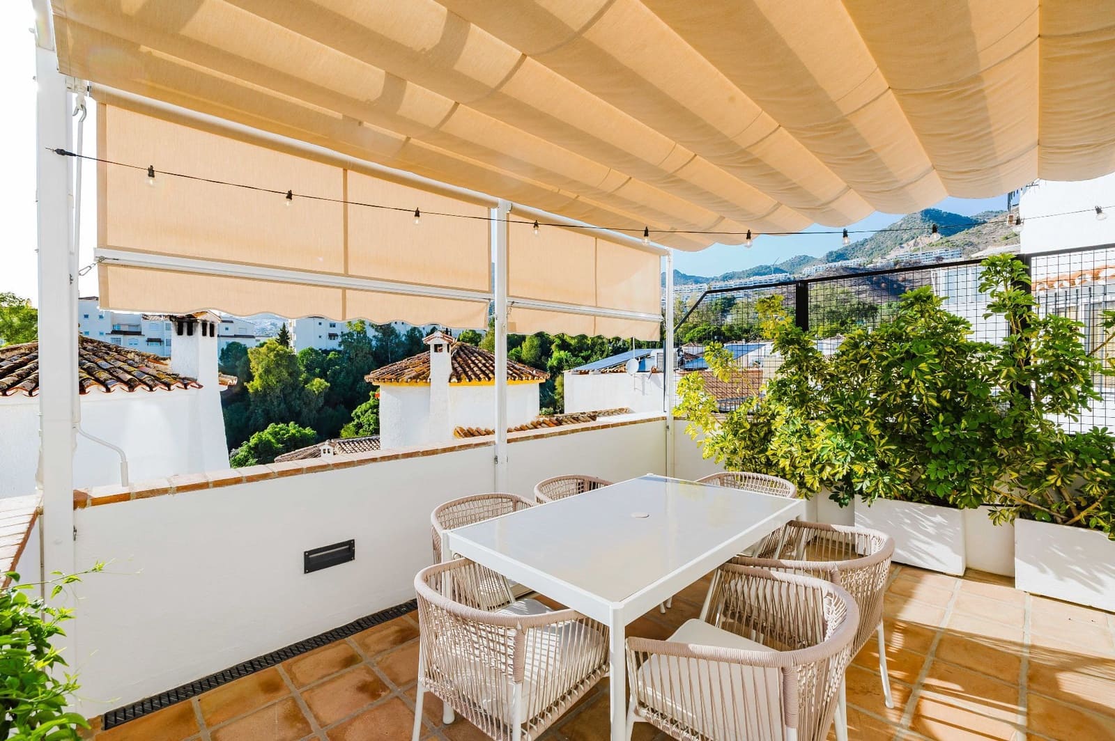 2 soveværelse Semi-Rækkehus til salg i Benalmadena med swimmingpool - € 425.000 (Ref: 9390142)
