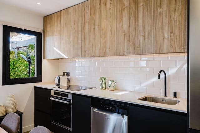 2 soveværelse Semi-Rækkehus til salg i Benalmádena med swimmingpool - € 425.000 (Ref: 9390142)