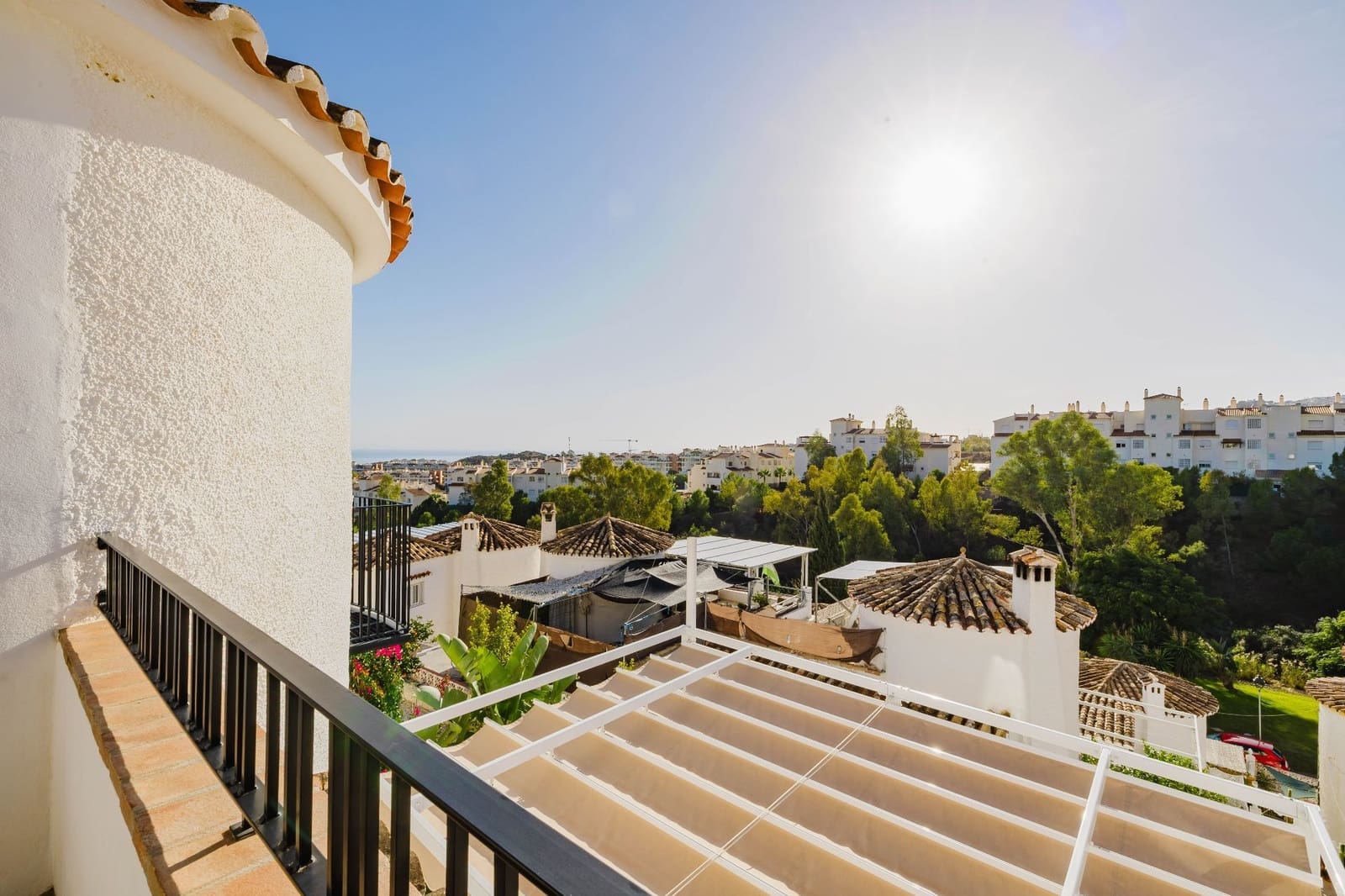 2 soveværelse Semi-Rækkehus til salg i Benalmadena med swimmingpool - € 425.000 (Ref: 9390142)