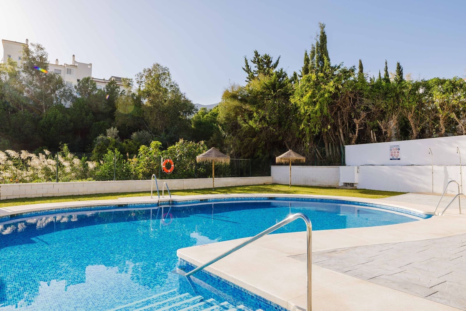 2 soveværelse Semi-Rækkehus til salg i Benalmadena med swimmingpool - € 425.000 (Ref: 9390142)