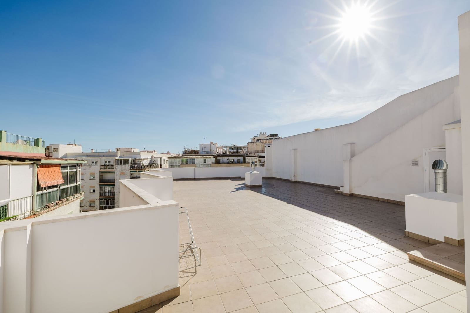 Piso de 2 habitaciones en Torremolinos en venta - 315.000 € (Ref: 9390143)