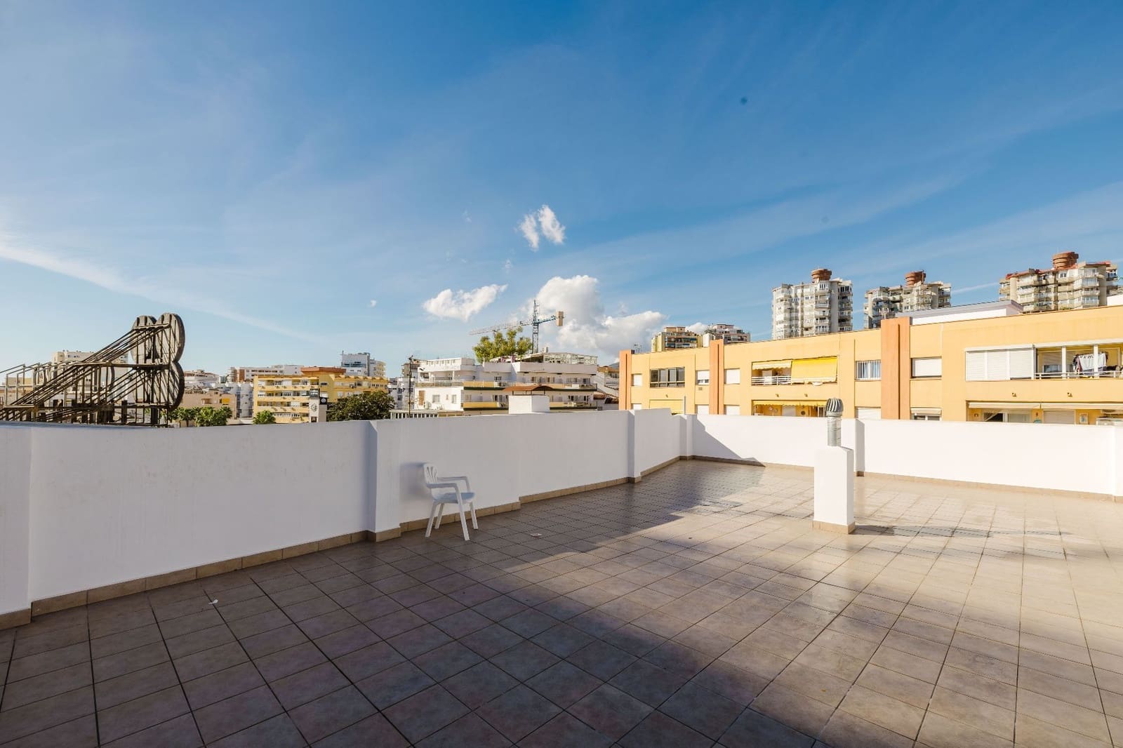 Piso de 2 habitaciones en Torremolinos en venta - 315.000 € (Ref: 9390143)