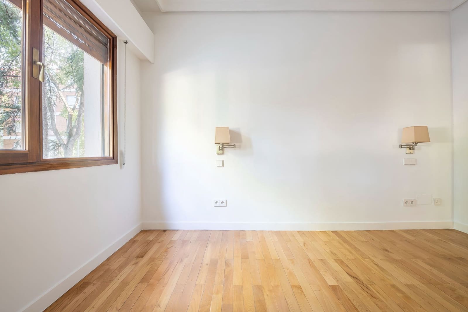 1 sypialnia Mieszkanie do wynajęcia w Miasto Madryt z basenem garażem - 1 700 € (Ref: 9393251)