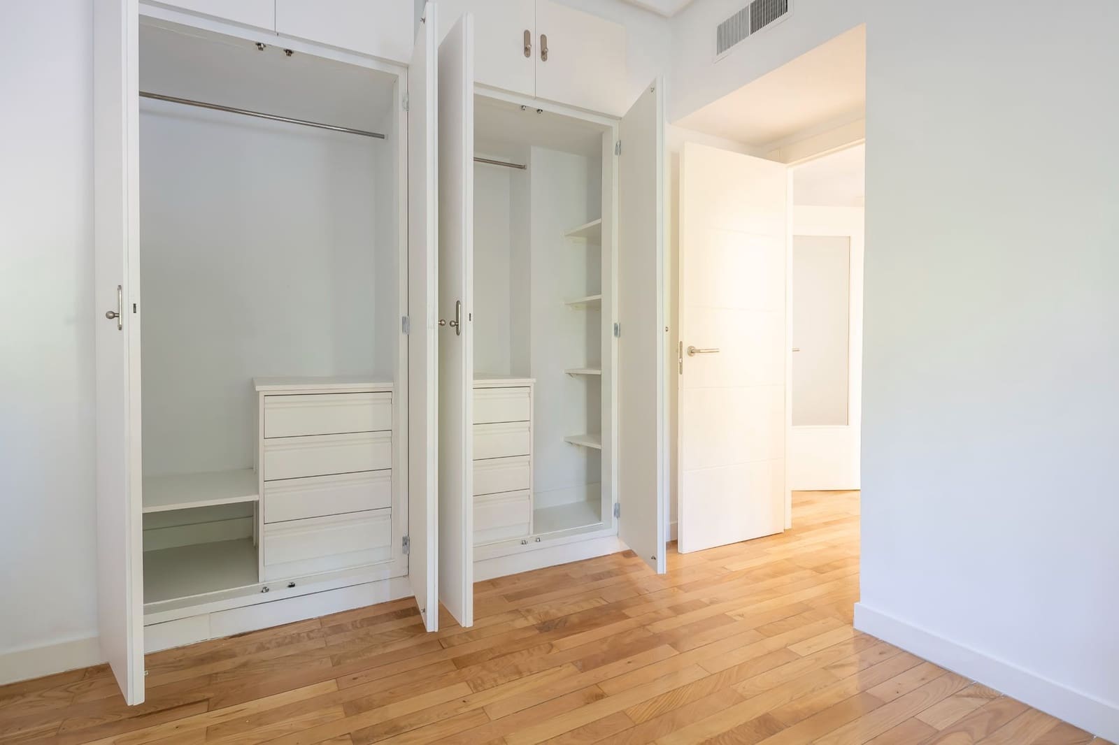 1 sypialnia Mieszkanie do wynajęcia w Miasto Madryt z basenem garażem - 1 700 € (Ref: 9393251)