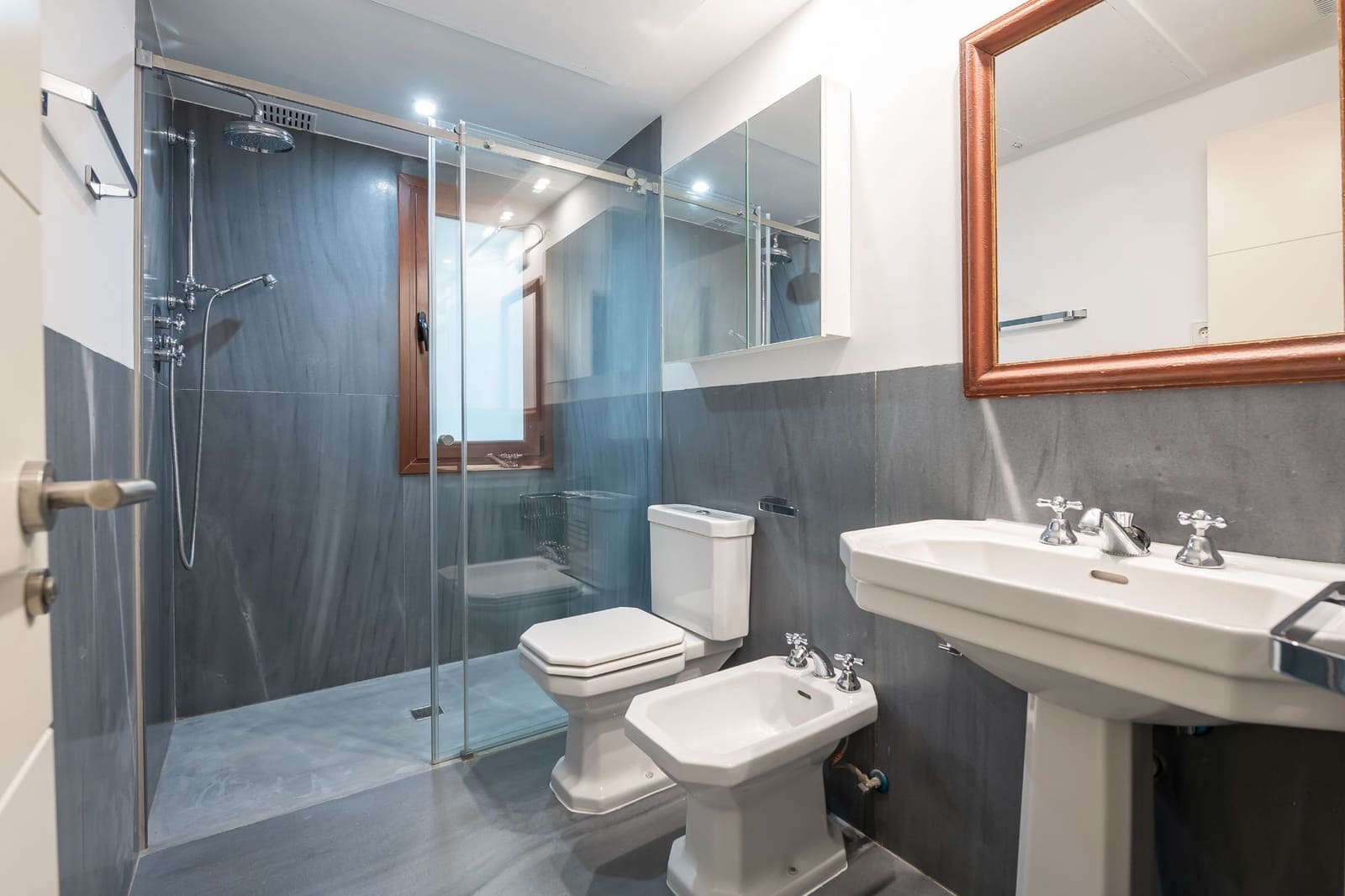 1 sypialnia Mieszkanie do wynajęcia w Miasto Madryt z basenem garażem - 1 700 € (Ref: 9393251)