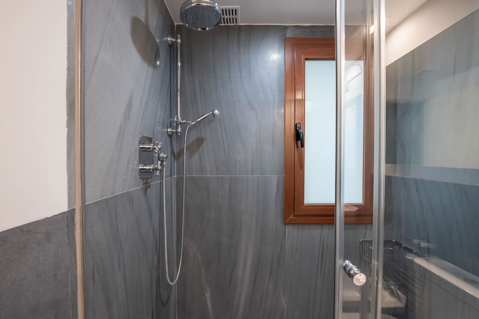 1 sypialnia Mieszkanie do wynajęcia w Miasto Madryt z basenem garażem - 1 700 € (Ref: 9393251)