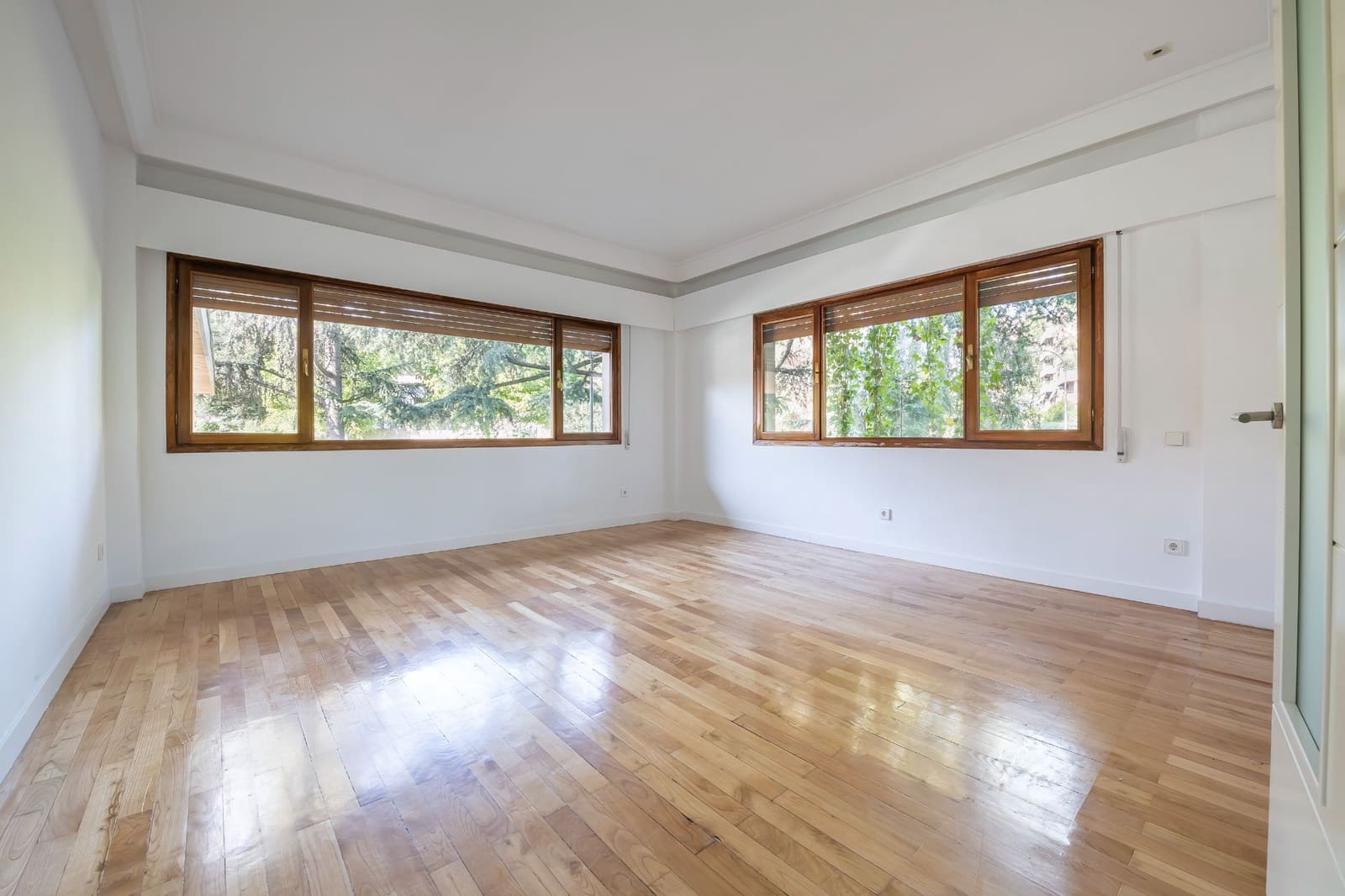 1 sypialnia Mieszkanie do wynajęcia w Miasto Madryt z basenem garażem - 1 700 € (Ref: 9393251)