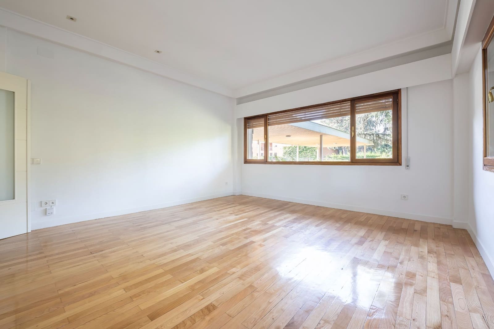 1 sypialnia Mieszkanie do wynajęcia w Miasto Madryt z basenem garażem - 1 700 € (Ref: 9393251)