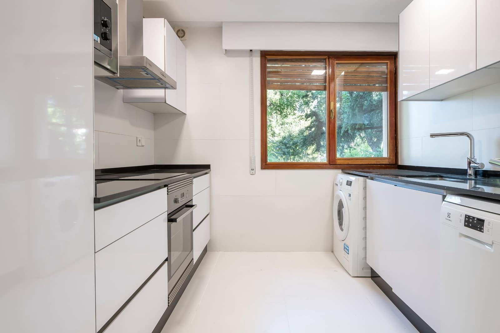 1 sypialnia Mieszkanie do wynajęcia w Miasto Madryt z basenem garażem - 1 700 € (Ref: 9393251)