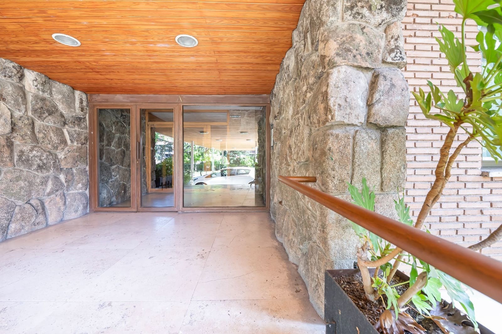 1 sypialnia Mieszkanie do wynajęcia w Miasto Madryt z basenem garażem - 1 700 € (Ref: 9393251)