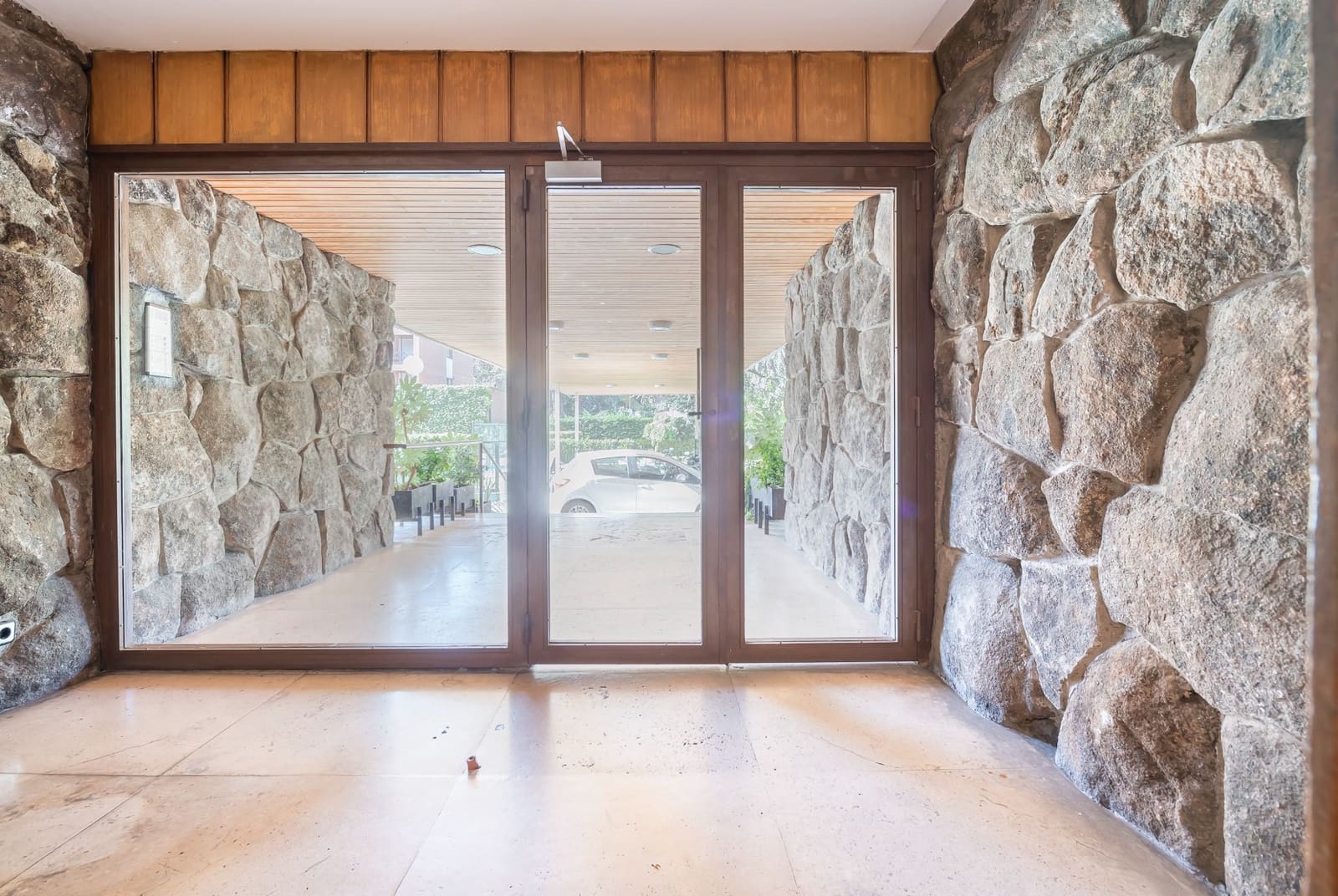 1 sypialnia Mieszkanie do wynajęcia w Miasto Madryt z basenem garażem - 1 700 € (Ref: 9393251)