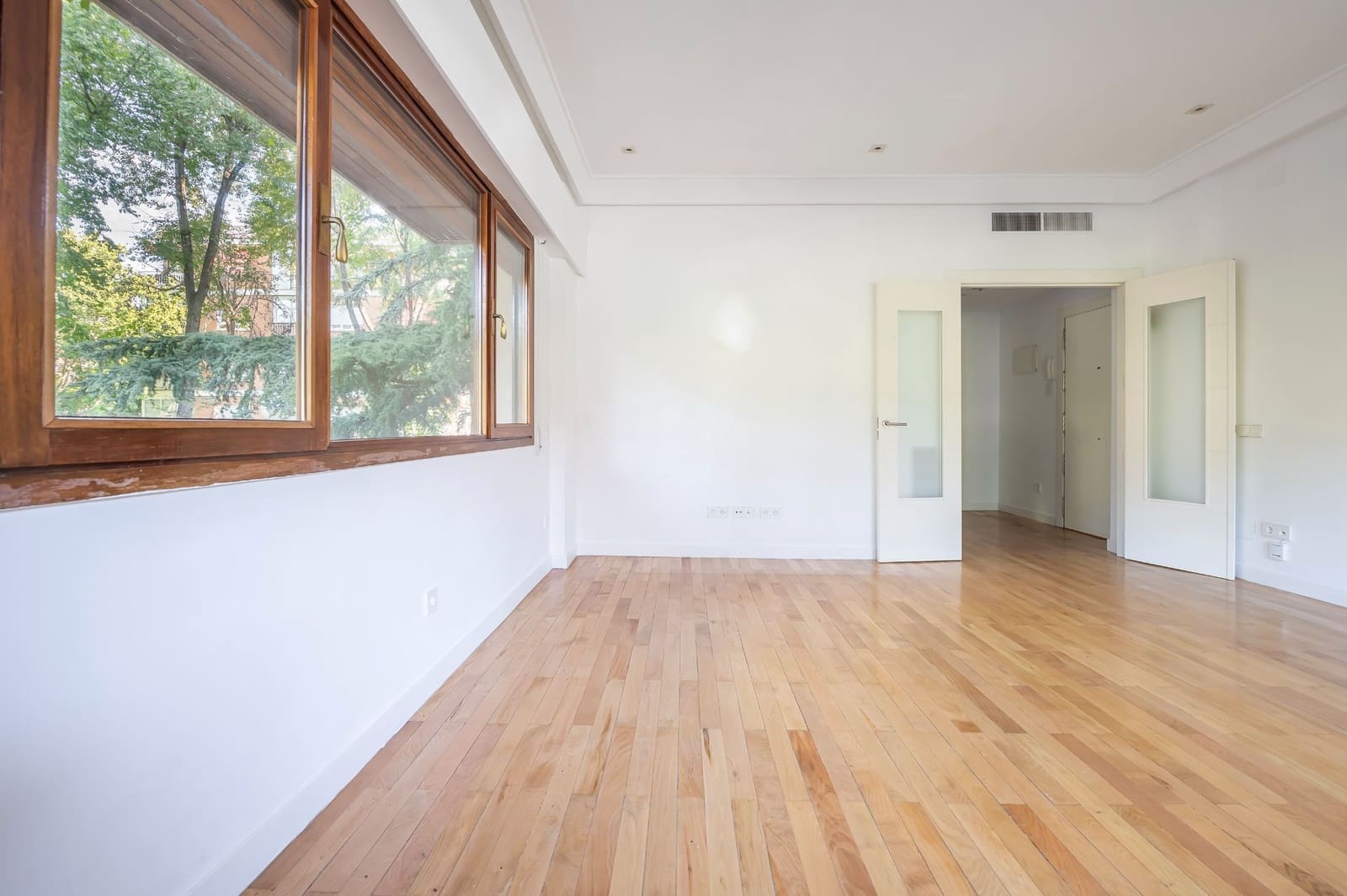 1 sypialnia Mieszkanie do wynajęcia w Miasto Madryt z basenem garażem - 1 700 € (Ref: 9393251)