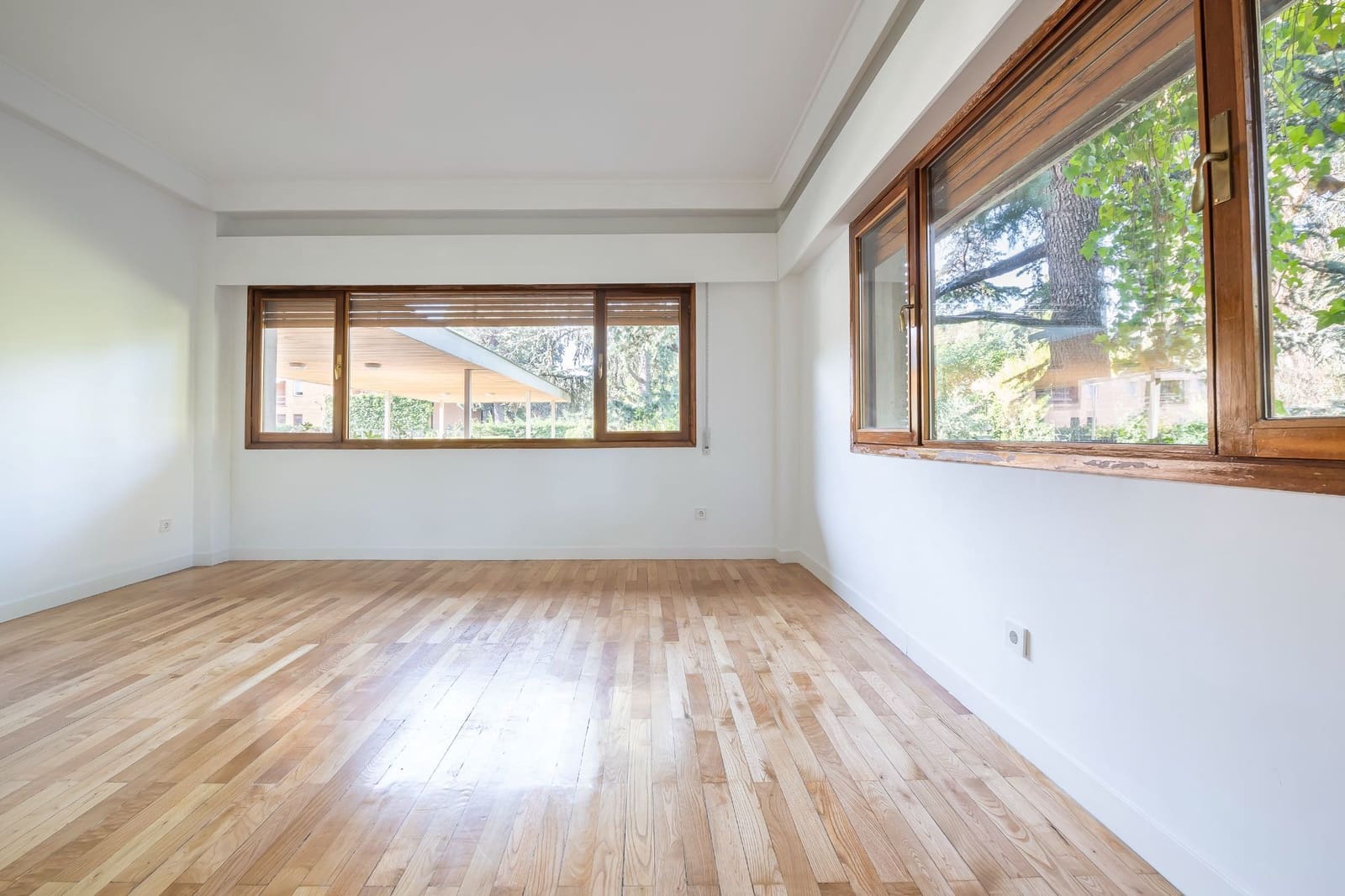 1 sypialnia Mieszkanie do wynajęcia w Miasto Madryt z basenem garażem - 1 700 € (Ref: 9393251)