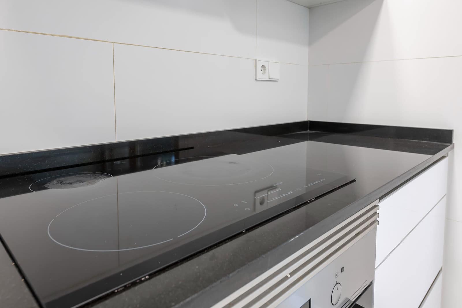 1 sypialnia Mieszkanie do wynajęcia w Miasto Madryt z basenem garażem - 1 700 € (Ref: 9393251)