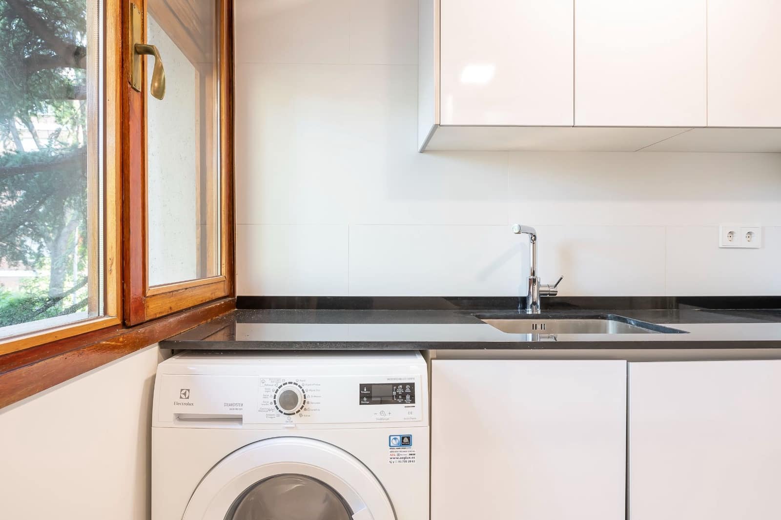 1 sypialnia Mieszkanie do wynajęcia w Miasto Madryt z basenem garażem - 1 700 € (Ref: 9393251)