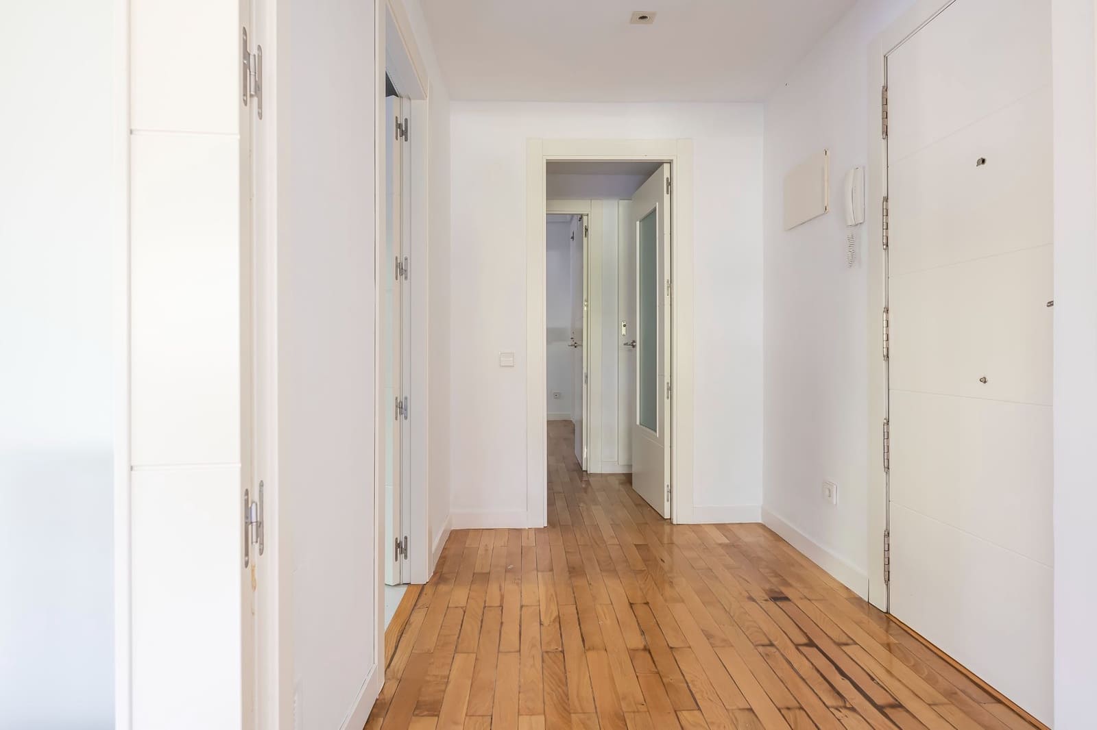 1 sypialnia Mieszkanie do wynajęcia w Miasto Madryt z basenem garażem - 1 700 € (Ref: 9393251)