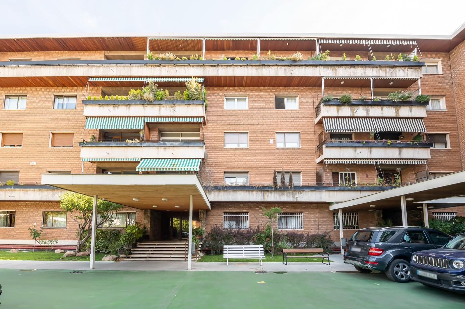 1 sypialnia Mieszkanie do wynajęcia w Miasto Madryt z basenem garażem - 1 700 € (Ref: 9393251)