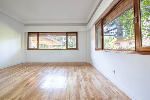 1 sypialnia Mieszkanie do wynajęcia w Miasto Madryt z basenem garażem - 1 700 € (Ref: 9393251)