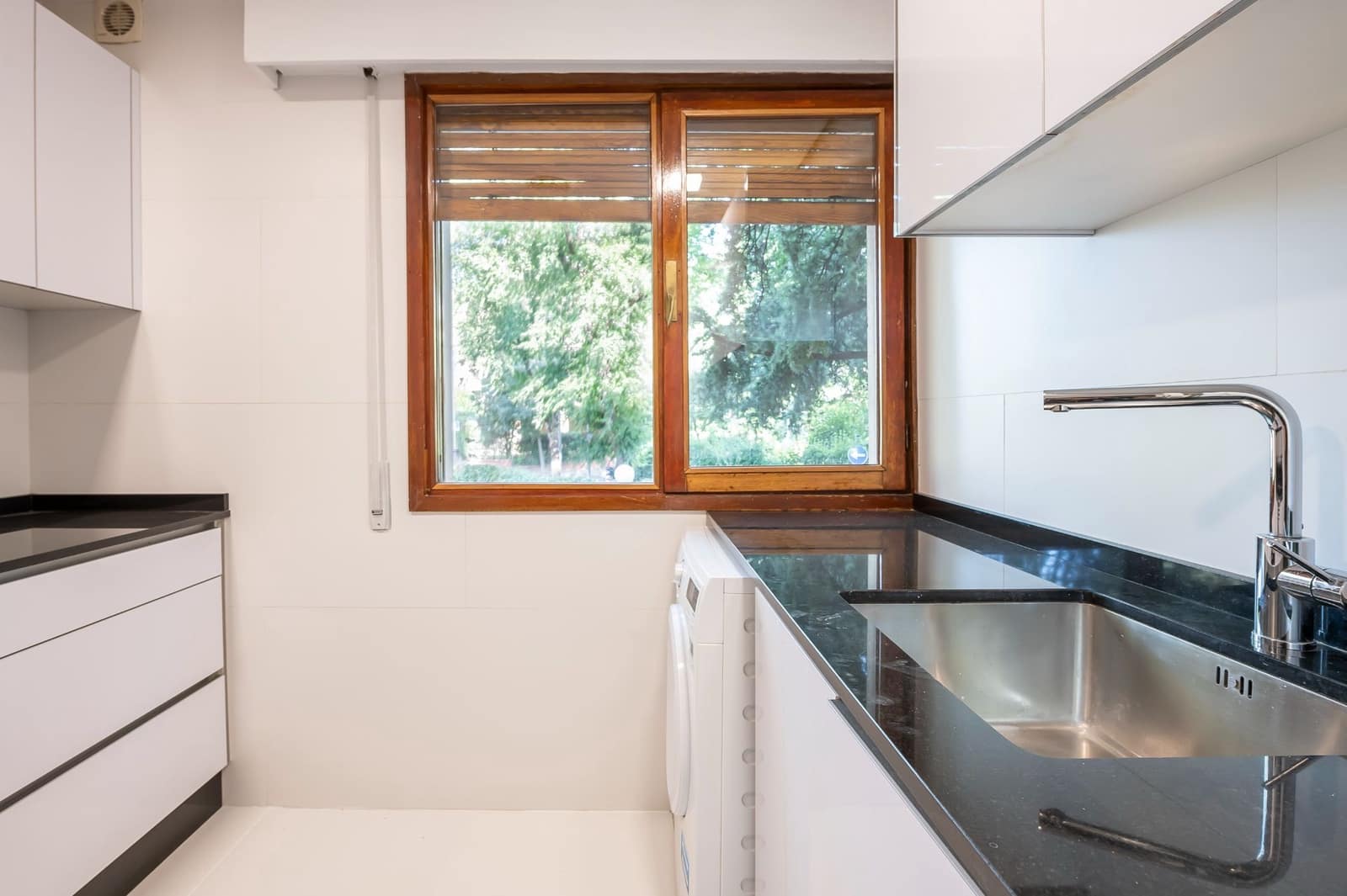 1 sypialnia Mieszkanie do wynajęcia w Miasto Madryt z basenem garażem - 1 700 € (Ref: 9393251)