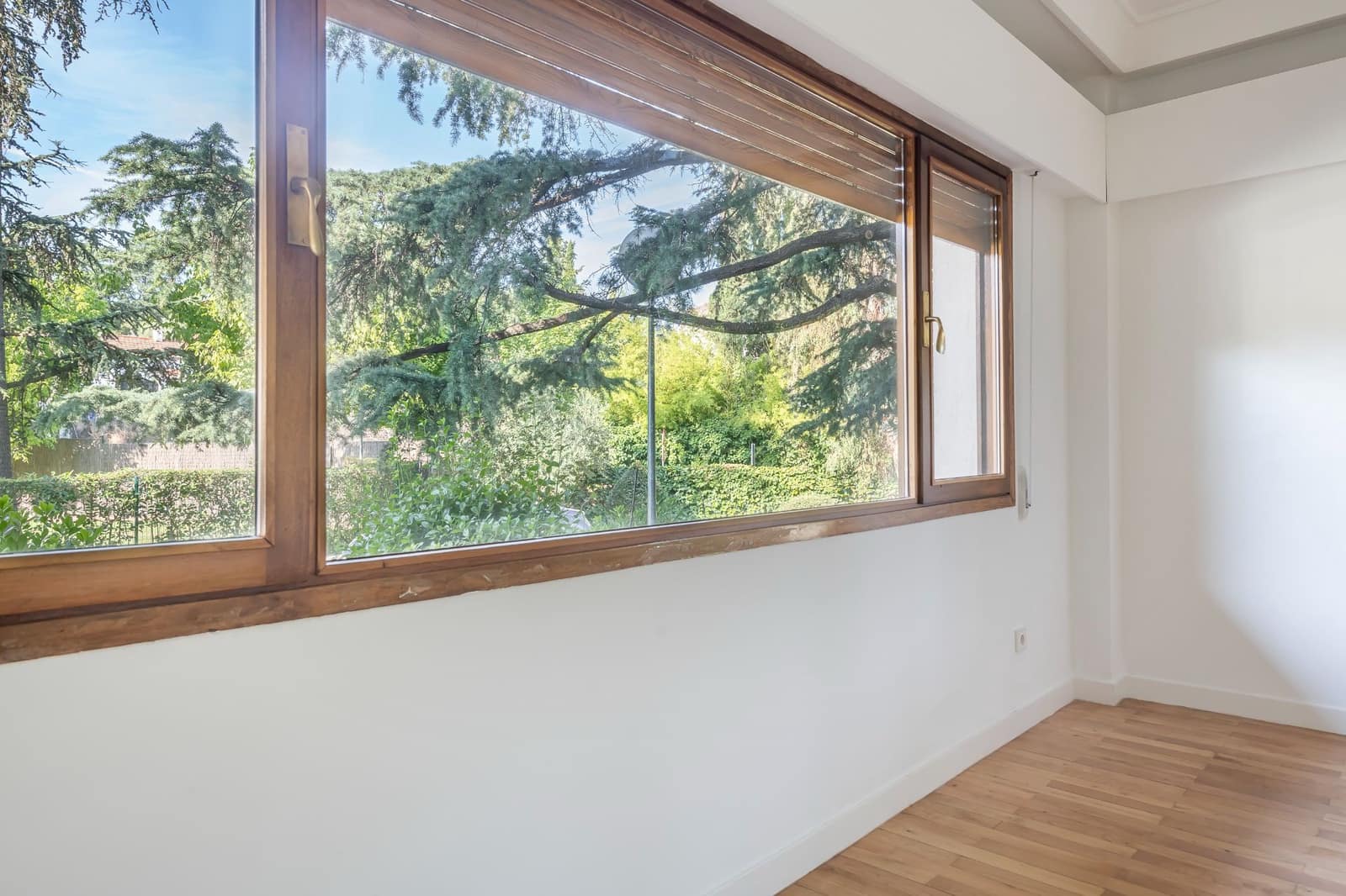 1 sypialnia Mieszkanie do wynajęcia w Miasto Madryt z basenem garażem - 1 700 € (Ref: 9393251)