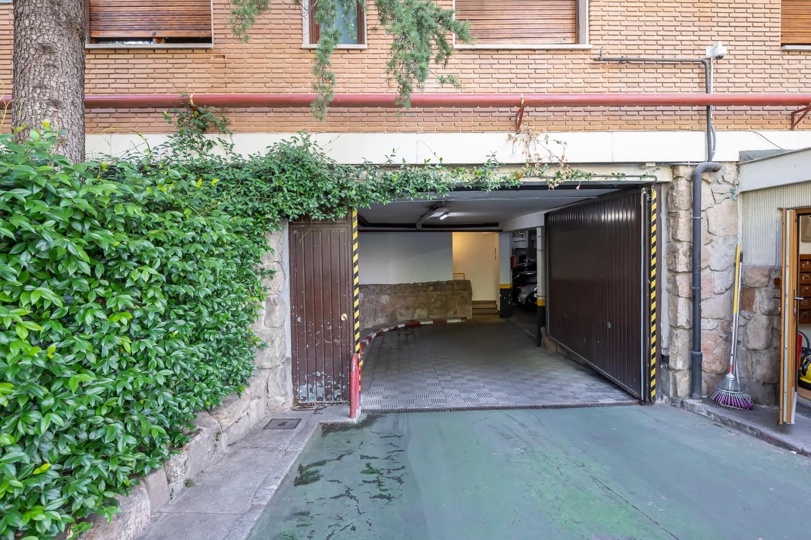 1 sypialnia Mieszkanie do wynajęcia w Miasto Madryt z basenem garażem - 1 700 € (Ref: 9393251)