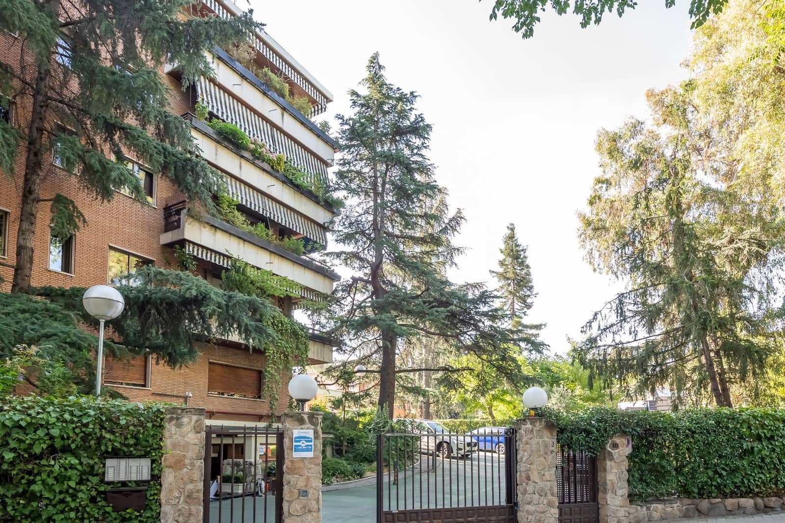 1 sypialnia Mieszkanie do wynajęcia w Miasto Madryt z basenem garażem - 1 700 € (Ref: 9393251)