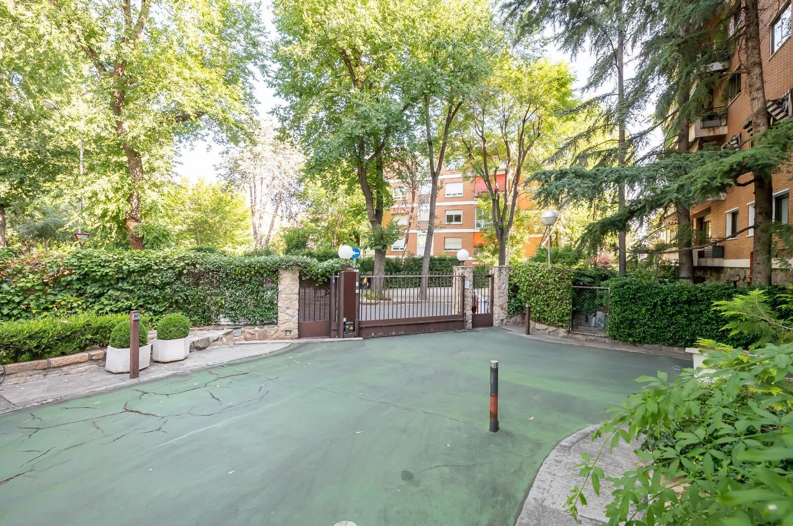 1 sypialnia Mieszkanie do wynajęcia w Miasto Madryt z basenem garażem - 1 700 € (Ref: 9393251)