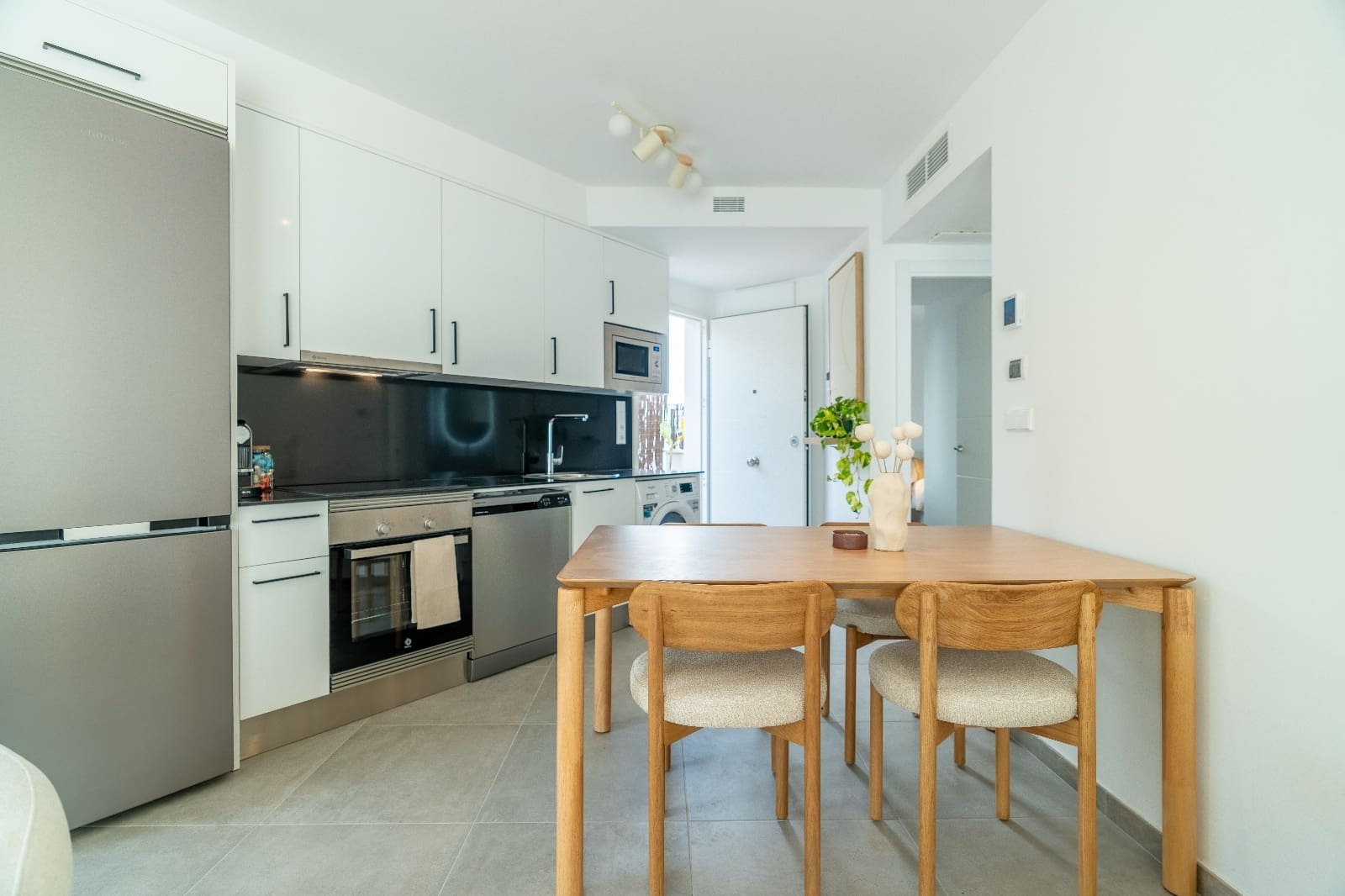 2 sypialnia Apartament na sprzedaż w Sant Antoni de Portmany z basenem garażem - 495 000 € (Ref: 9398187)