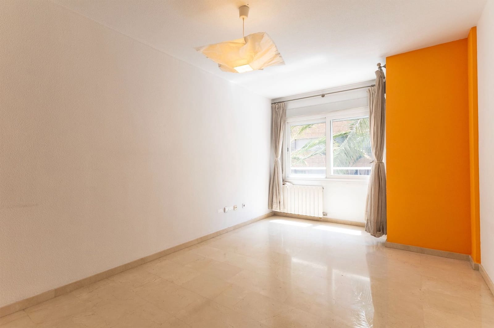 Piso de 4 habitaciones en Alicante / Alacant ciudad en venta - 330.000 € (Ref: 9400385)