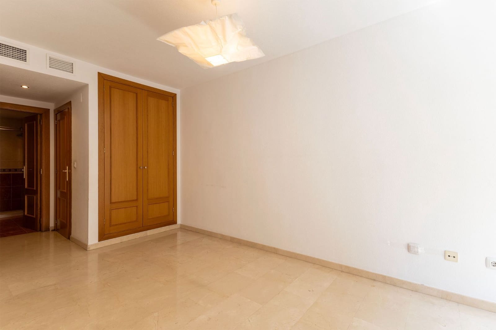 Piso de 4 habitaciones en Alicante / Alacant ciudad en venta - 330.000 € (Ref: 9400385)