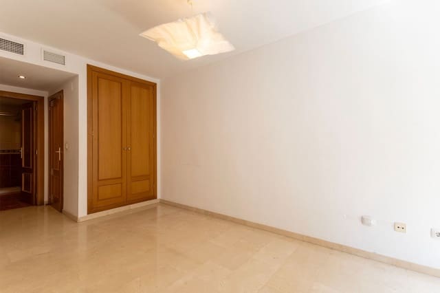 Piso de 4 habitaciones en Alicante / Alacant ciudad en venta - 330.000 € (Ref: 9400385)