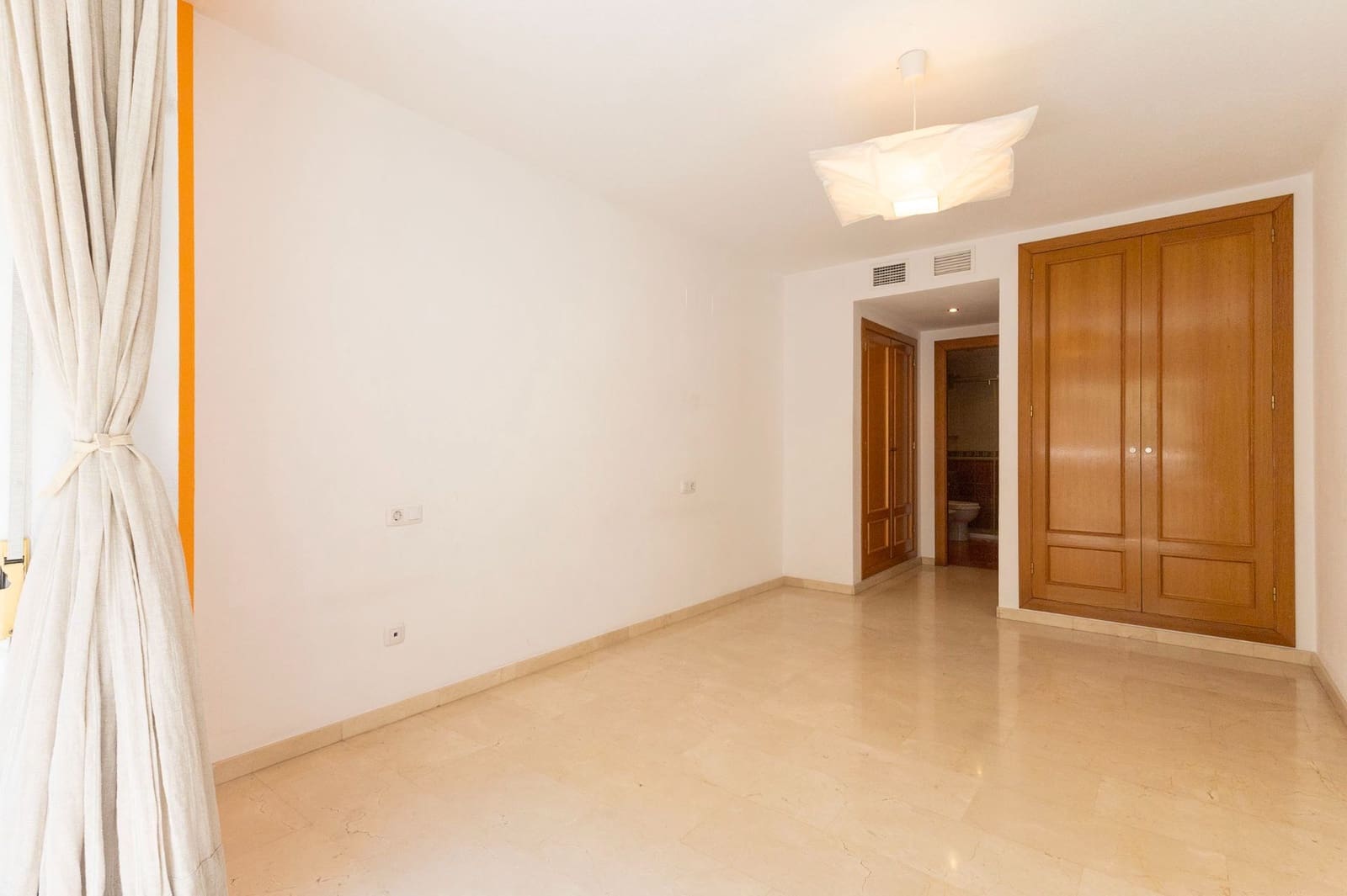 Piso de 4 habitaciones en Alicante / Alacant ciudad en venta - 330.000 € (Ref: 9400385)