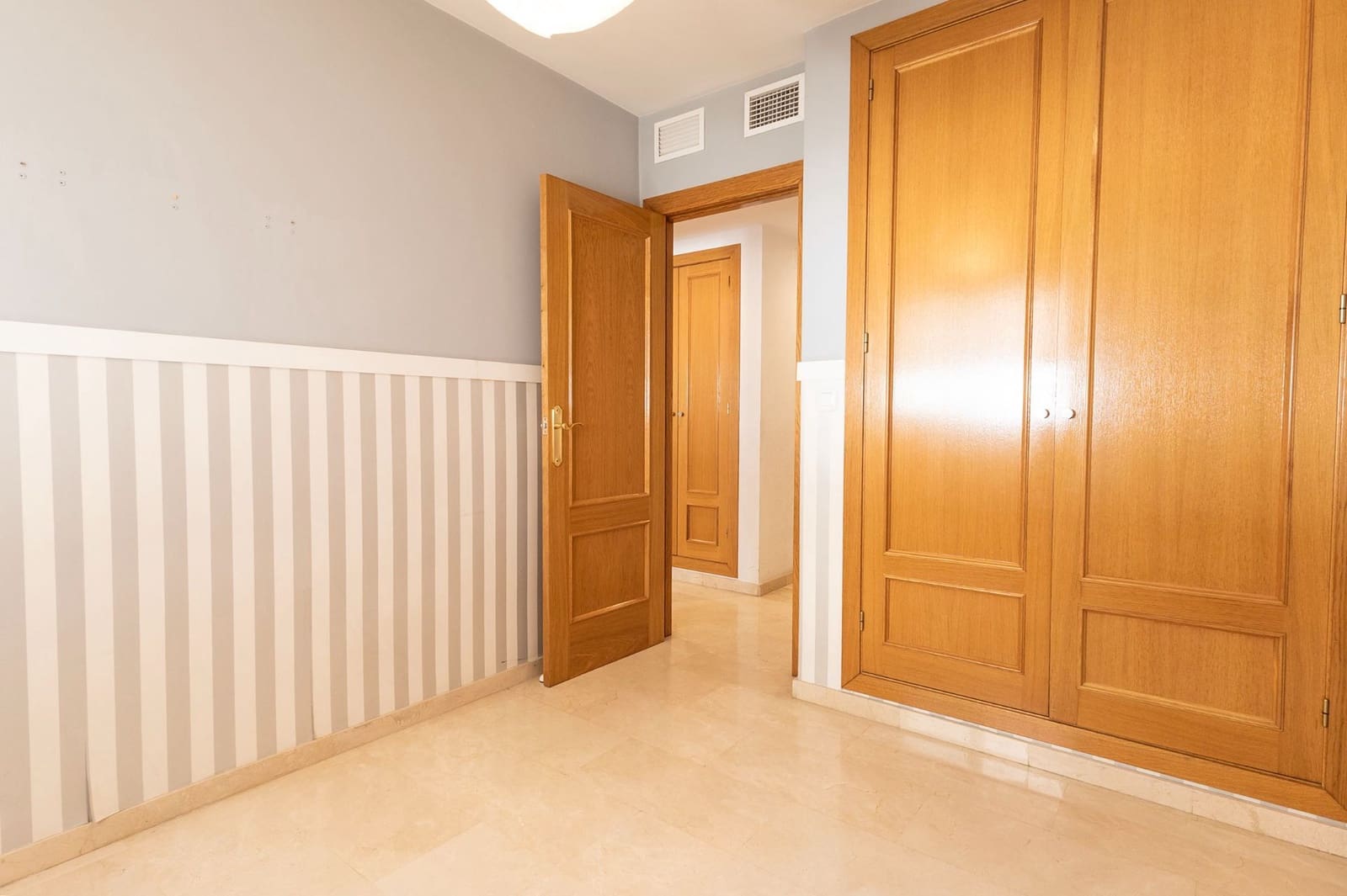 Piso de 4 habitaciones en Alicante / Alacant ciudad en venta - 330.000 € (Ref: 9400385)