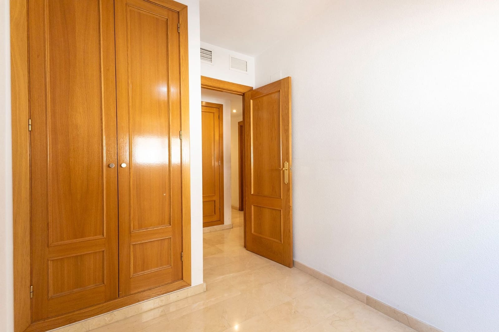 Piso de 4 habitaciones en Alicante / Alacant ciudad en venta - 330.000 € (Ref: 9400385)