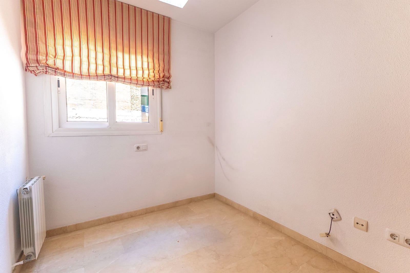 Piso de 4 habitaciones en Alicante / Alacant ciudad en venta - 330.000 € (Ref: 9400385)