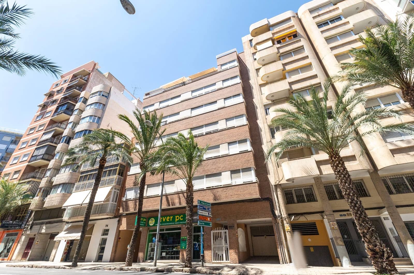 Piso de 4 habitaciones en Alicante / Alacant ciudad en venta - 330.000 € (Ref: 9400385)