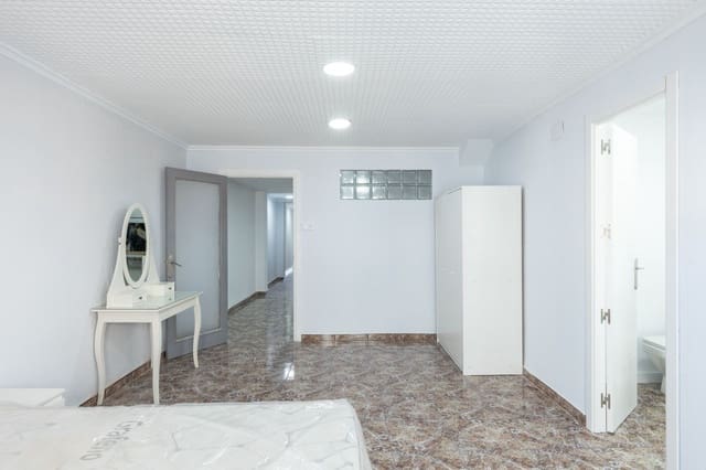 4 bedroom Flat for sale in Tavernes de la Valldigna - € 135,000 (Ref: 9402885)