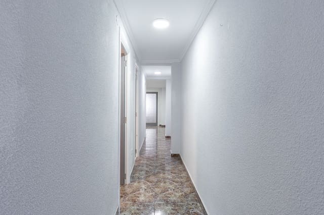 4 bedroom Flat for sale in Tavernes de la Valldigna - € 135,000 (Ref: 9402885)