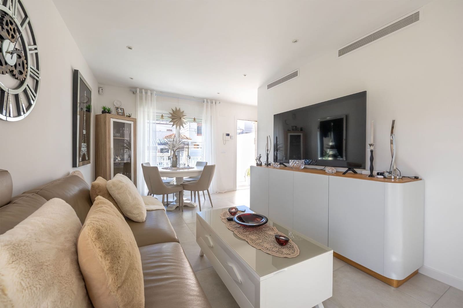 2 bedroom Villa for sale in Torrevieja with pool - € 340,000 (Ref: 9402886)