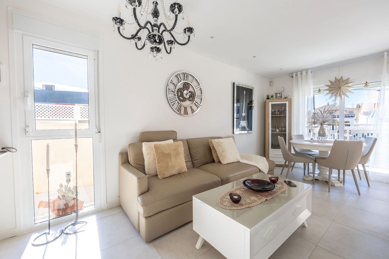 2 bedroom Villa for sale in Torrevieja with pool - € 340,000 (Ref: 9402886)