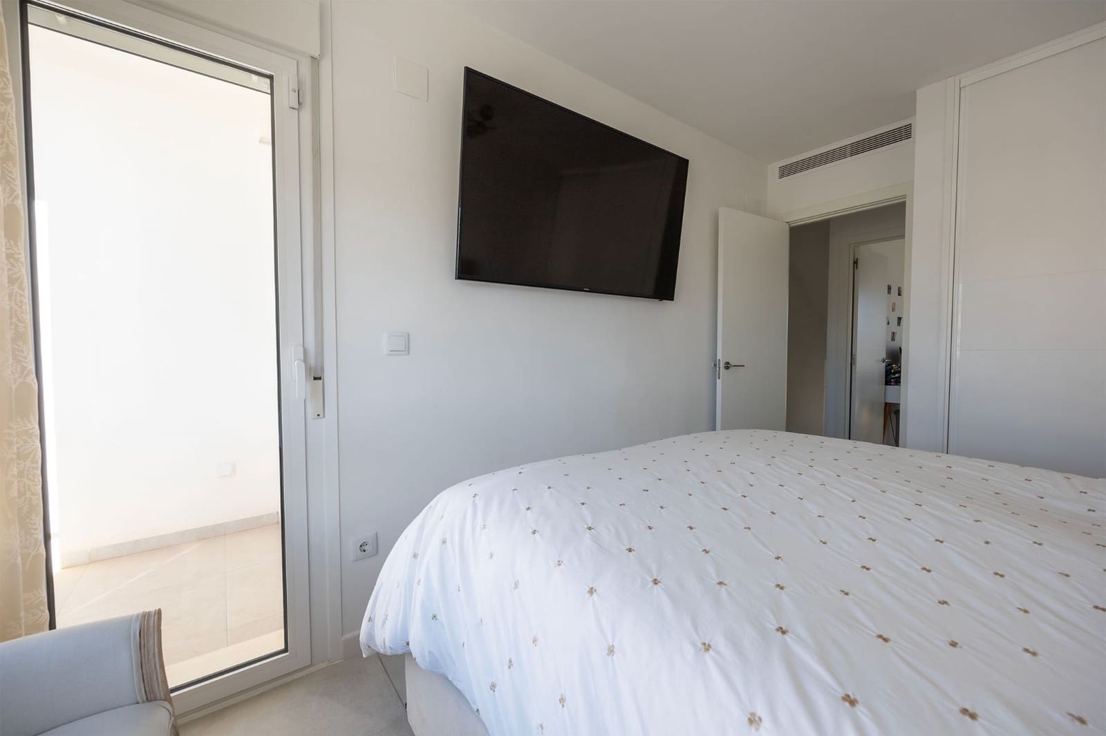 2 bedroom Villa for sale in Torrevieja with pool - € 340,000 (Ref: 9402886)