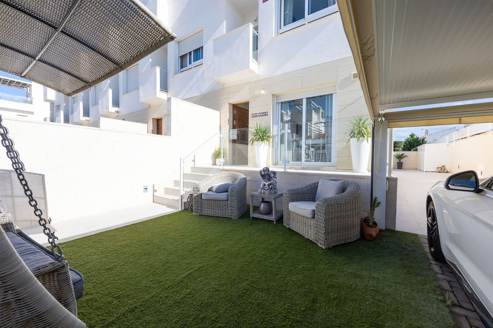 2 bedroom Villa for sale in Torrevieja with pool - € 340,000 (Ref: 9402886)