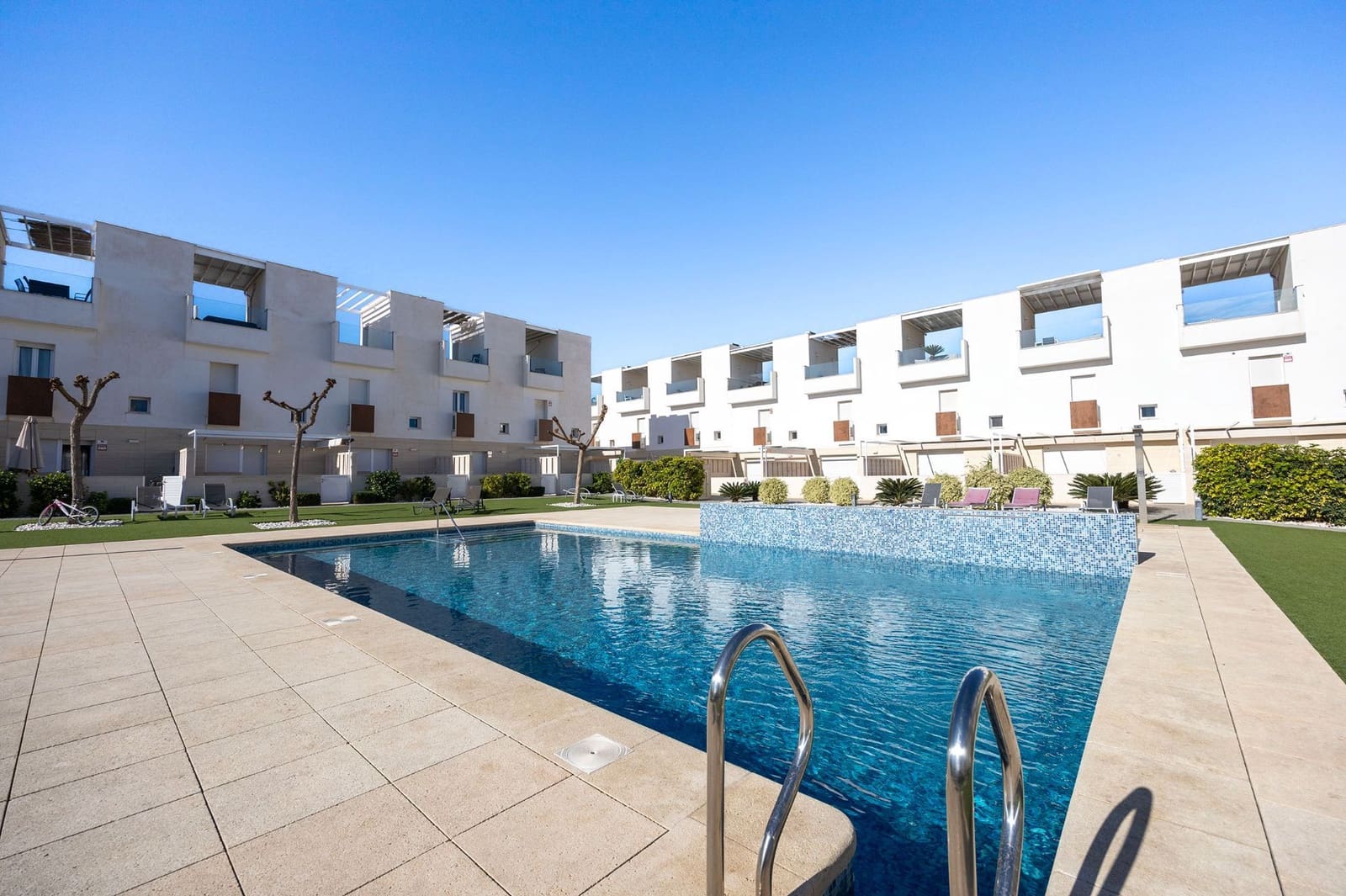 2 bedroom Villa for sale in Torrevieja with pool - € 340,000 (Ref: 9402886)