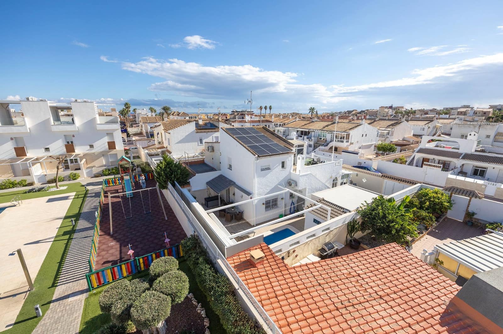 2 bedroom Villa for sale in Torrevieja with pool - € 340,000 (Ref: 9402886)