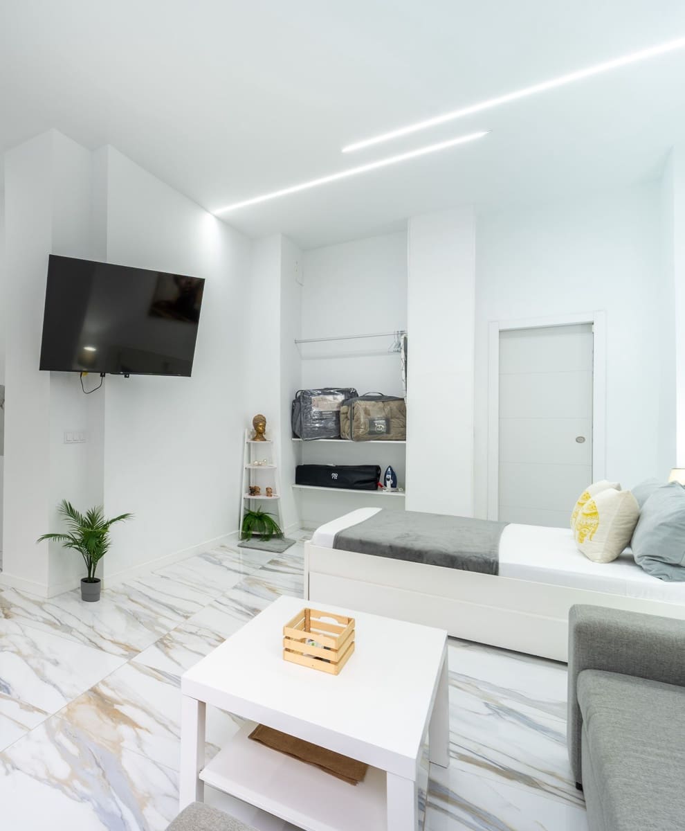 2 bedroom Apartment for sale in Malaga city - € 200,000 (Ref: 9406227)