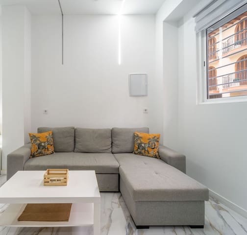 2 bedroom Apartment for sale in Málaga city - € 200,000 (Ref: 9406227)