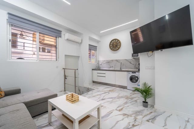 2 bedroom Apartment for sale in Málaga city - € 200,000 (Ref: 9406227)