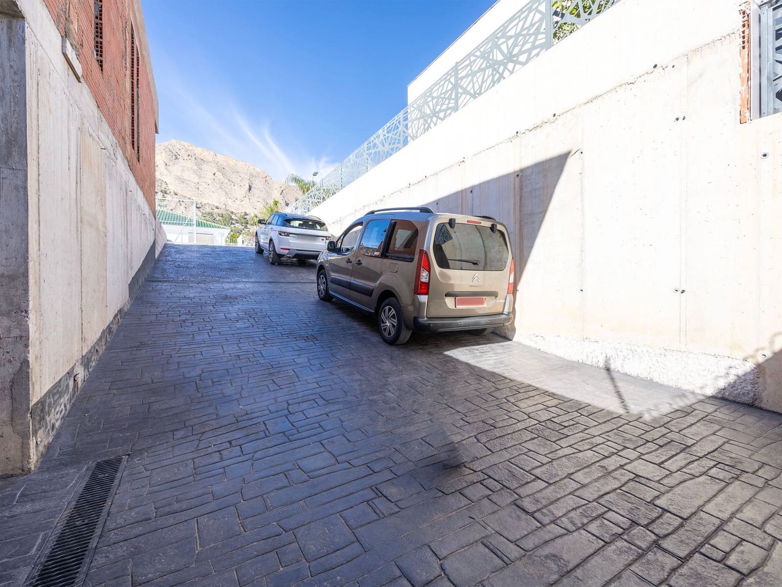 4 bedroom Villa for sale in Orihuela with pool garage - € 530,000 (Ref: 9413610)